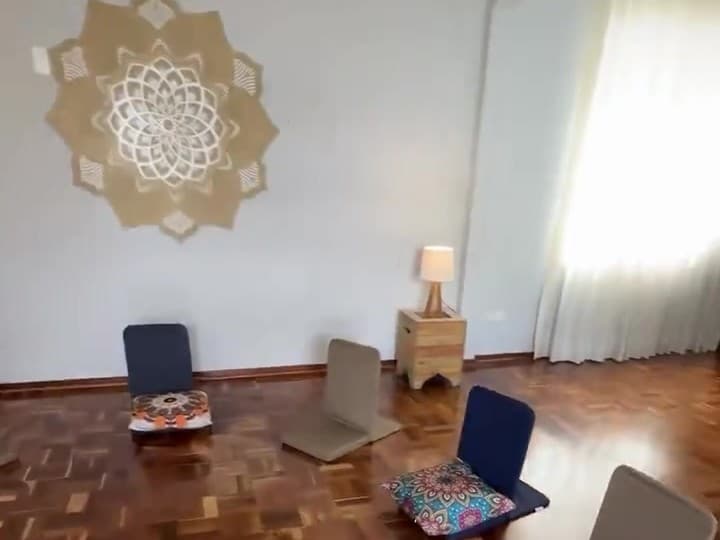 Sala de yoga e vivências do Espaço Satyamayi